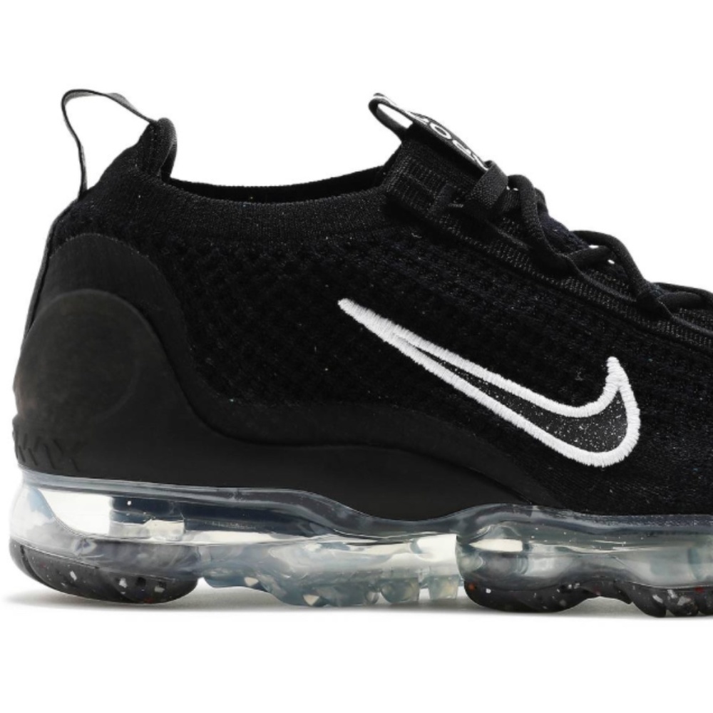 Nike Black and White Women's Sneakers - Picture 3 of 14
